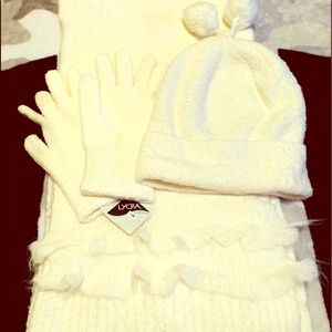 🎉HOST PICK🎉 🤍🧣🧤 Victoria’s Secret Hat/Gloves/Scarf Set 🤍🧣🧤